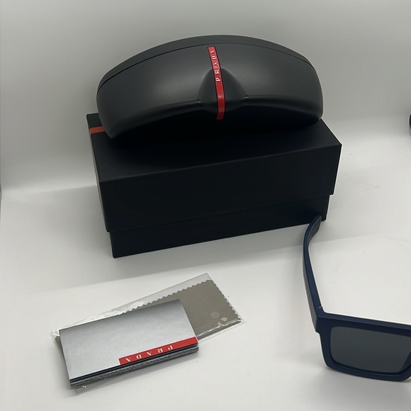 Prada 
Linea Rossa square-frame sunglasses - navy - Picture 9 of 14